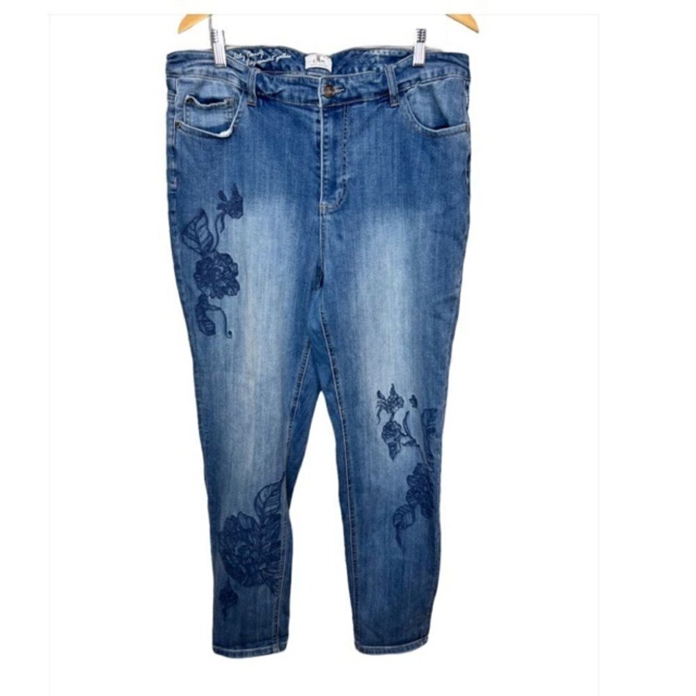 Pennington’s DC Embroidered High  Rise Skinny Jeans Size 18